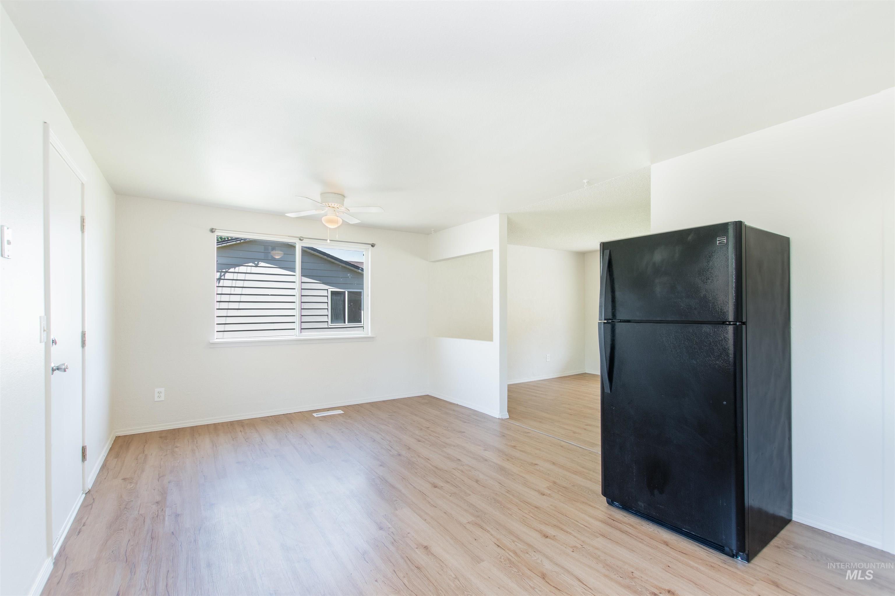 1221 N La Cresta Ave Property Photo 9