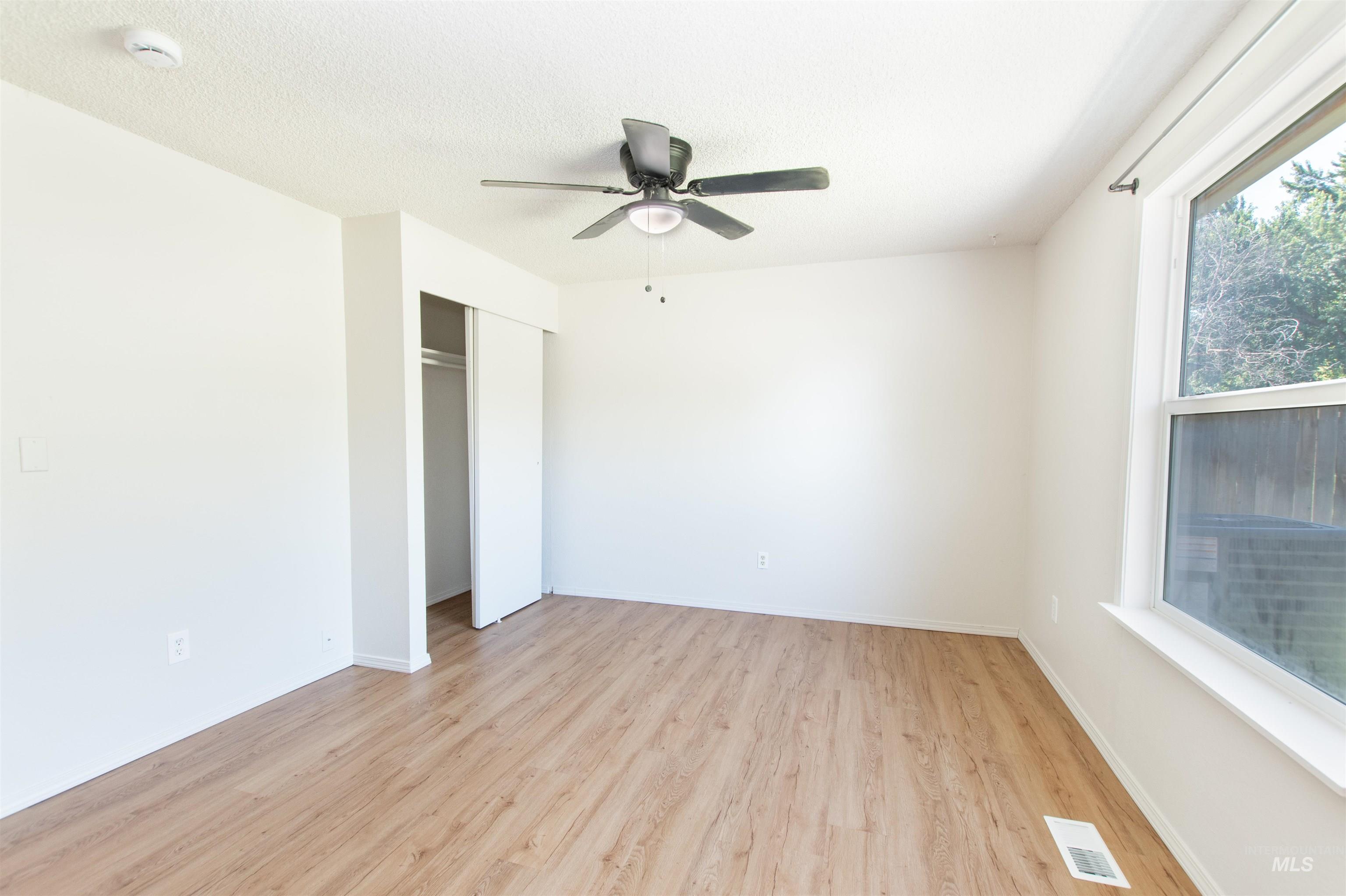 1221 N La Cresta Ave Property Photo 14
