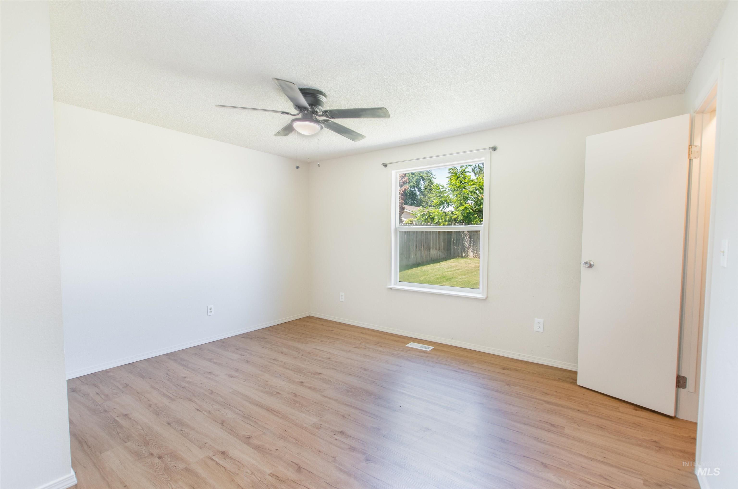 1221 N La Cresta Ave Property Photo 15