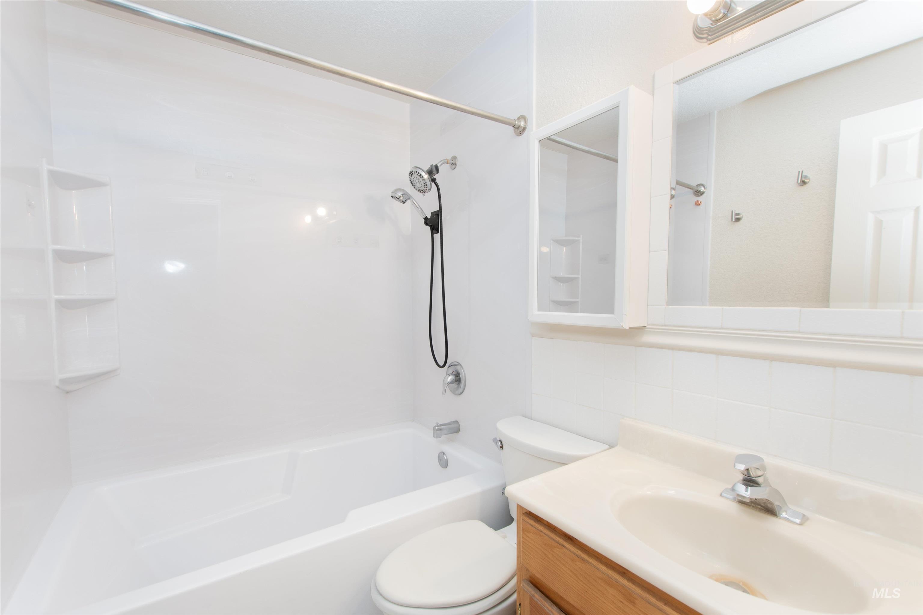 1221 N La Cresta Ave Property Photo 20