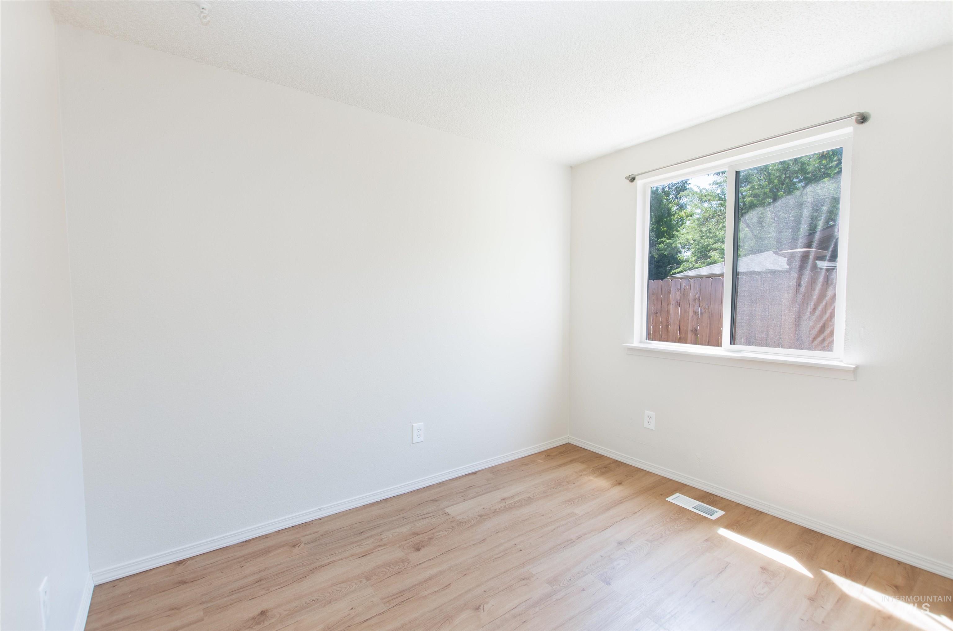 1221 N La Cresta Ave Property Photo 24