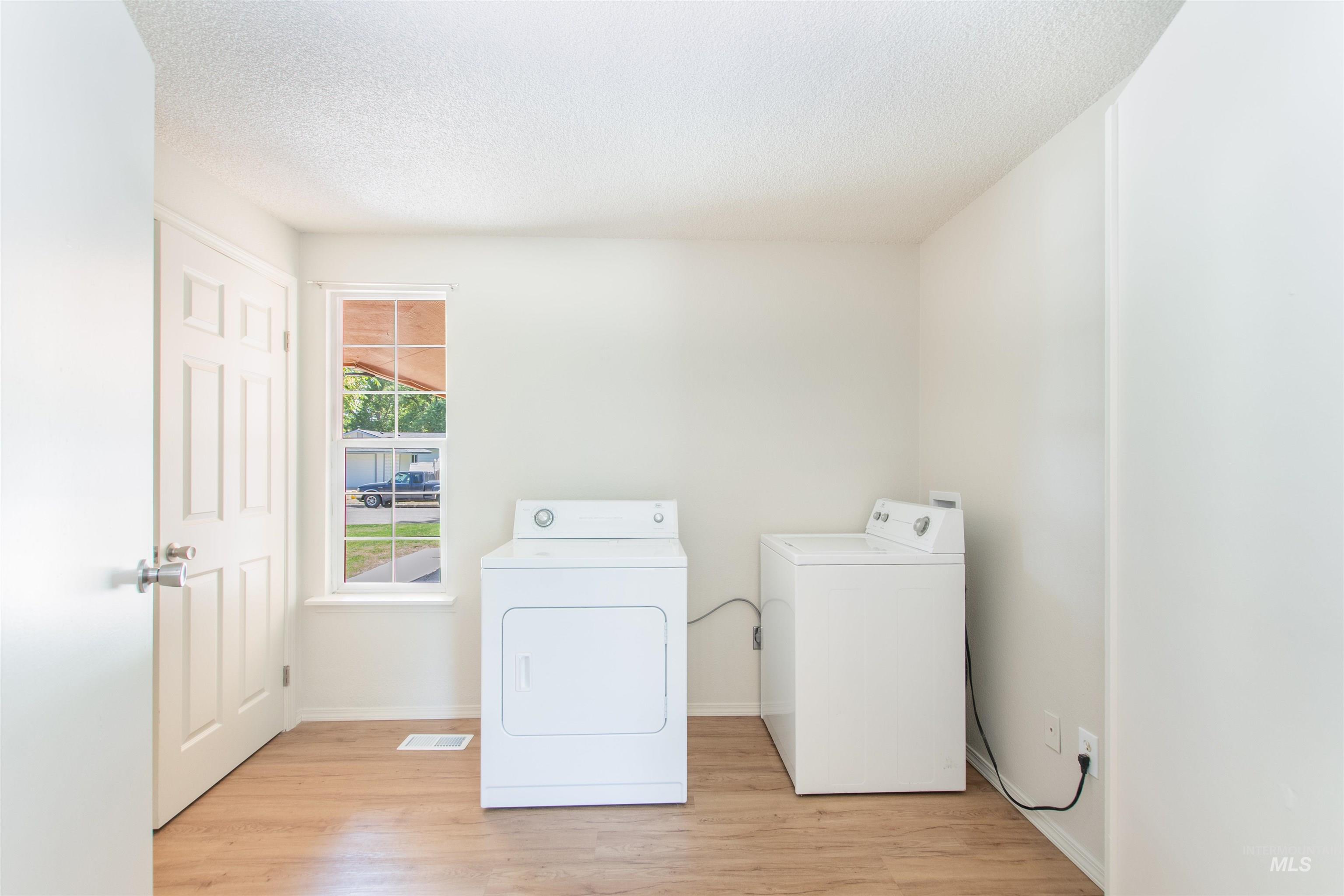 1221 N La Cresta Ave Property Photo 25