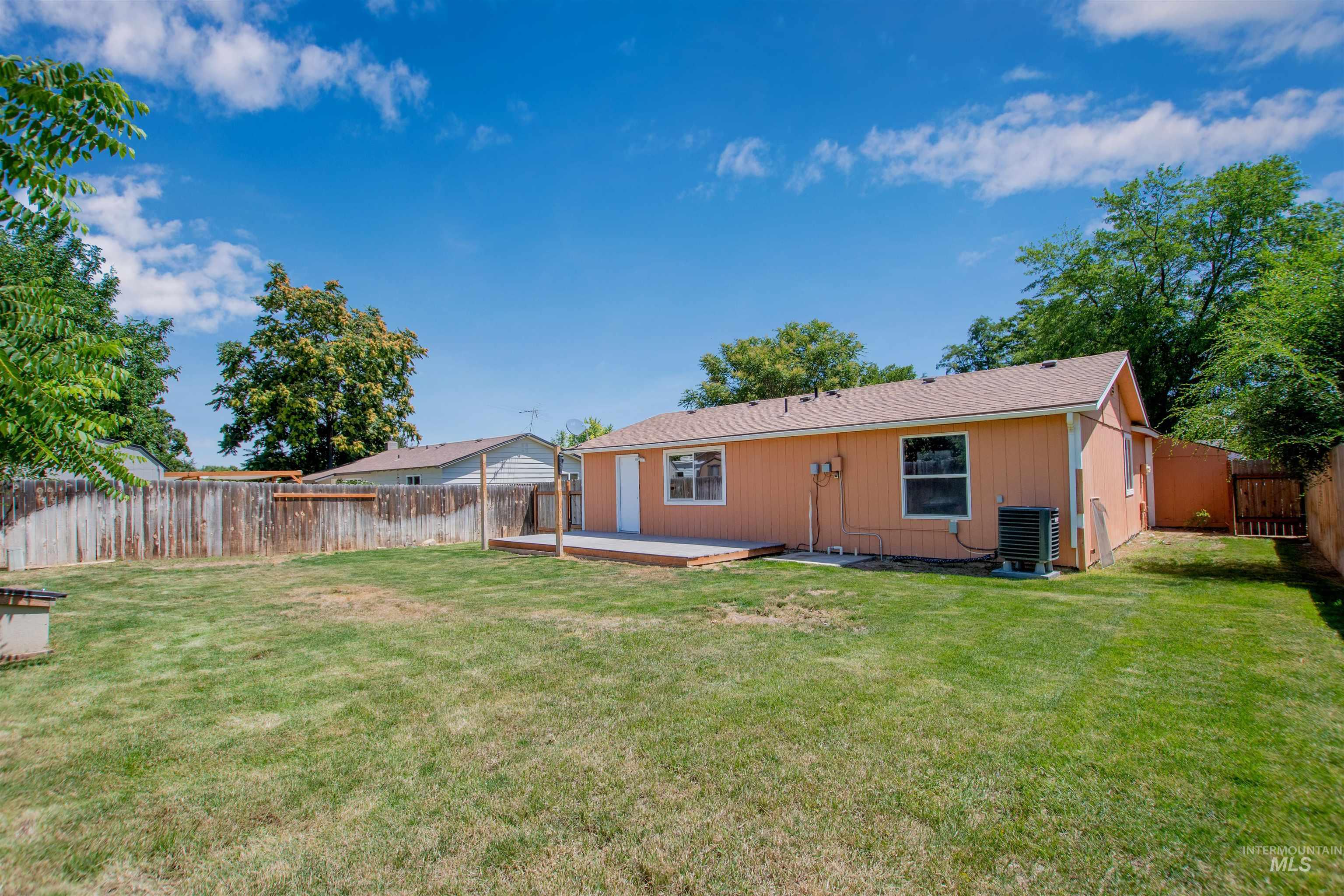 1221 N La Cresta Ave Property Photo 33