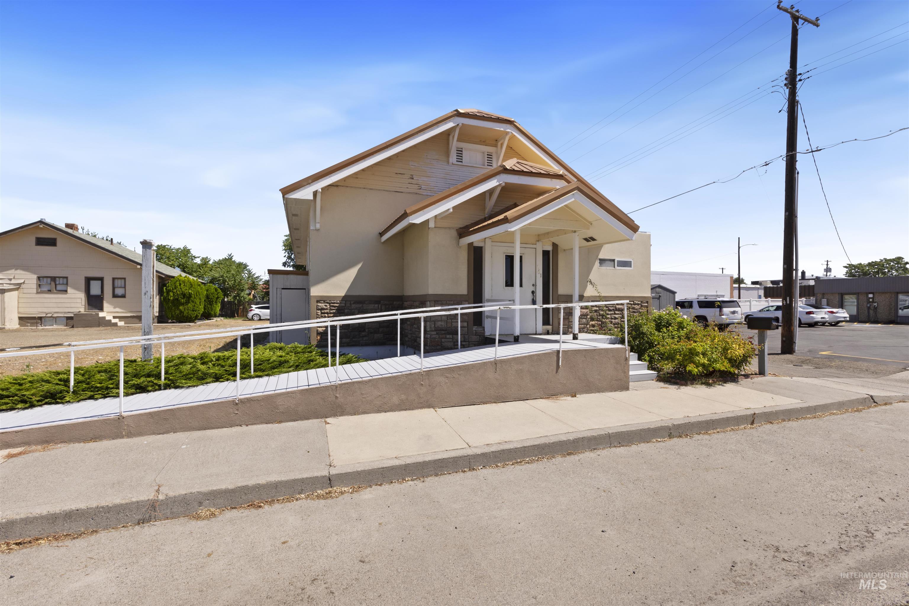261 Sw 3rd Ave Property Photo