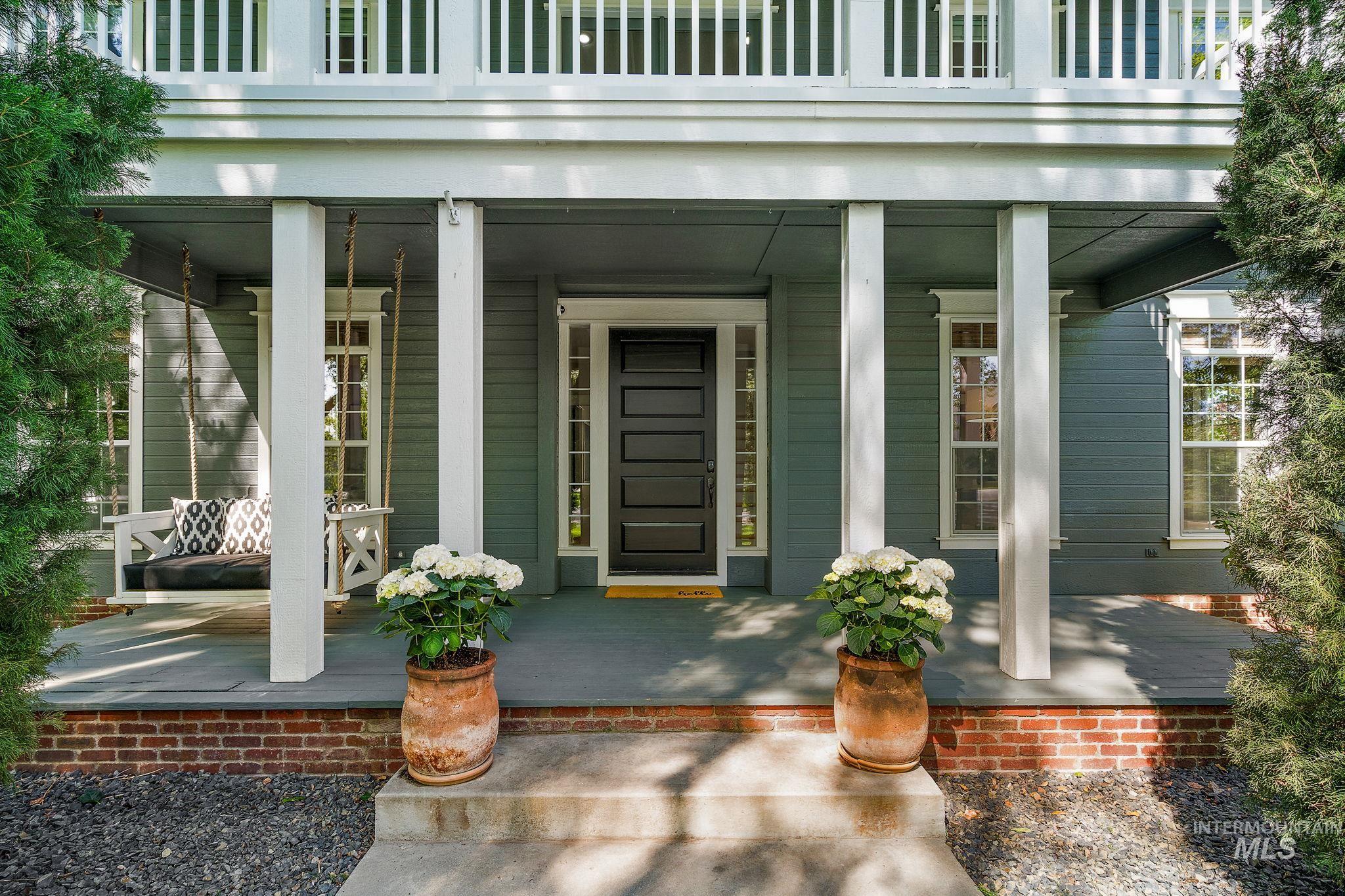 515 N Sierra View Dr Property Photo 2