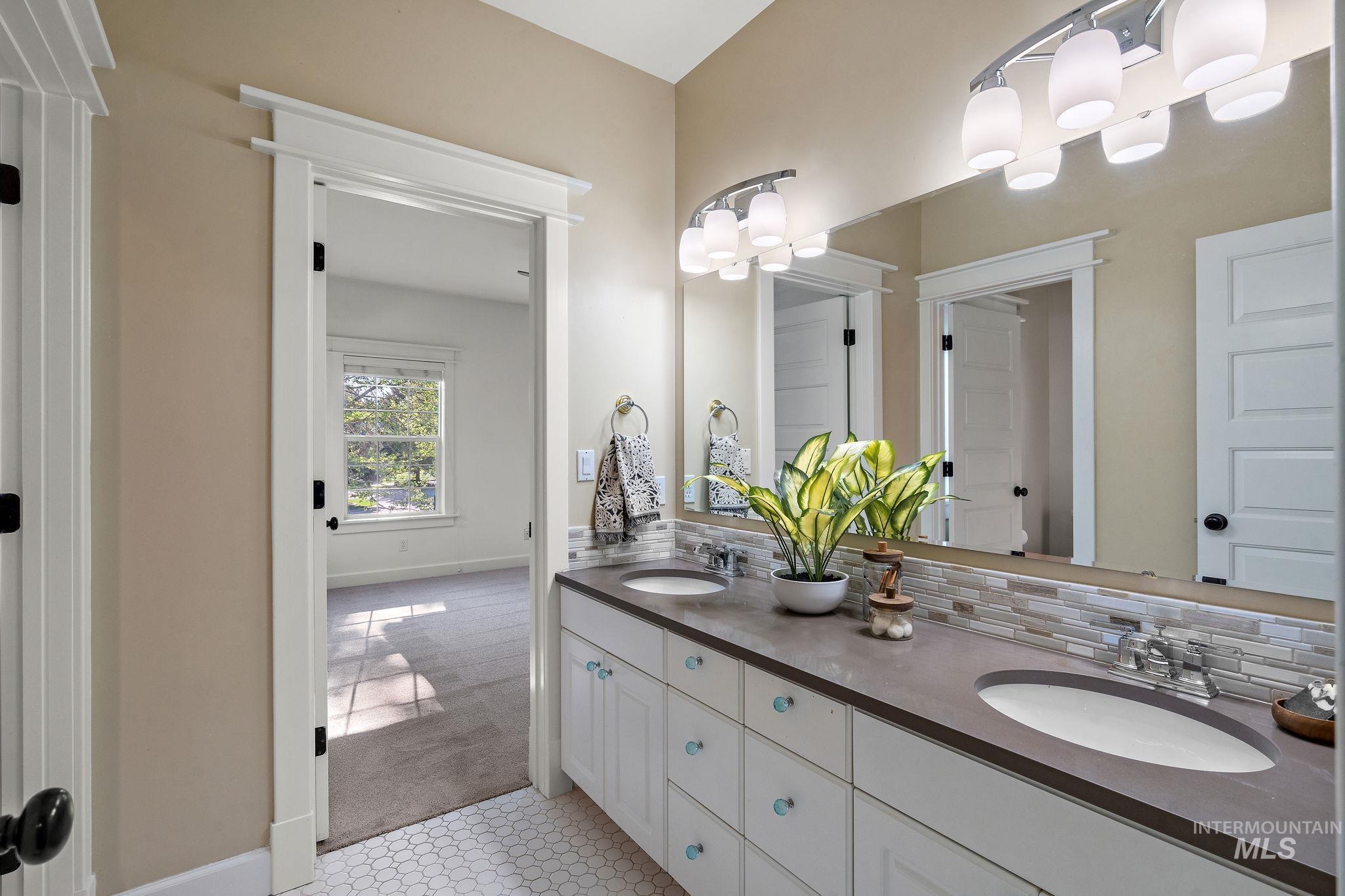 515 N Sierra View Dr Property Photo 31