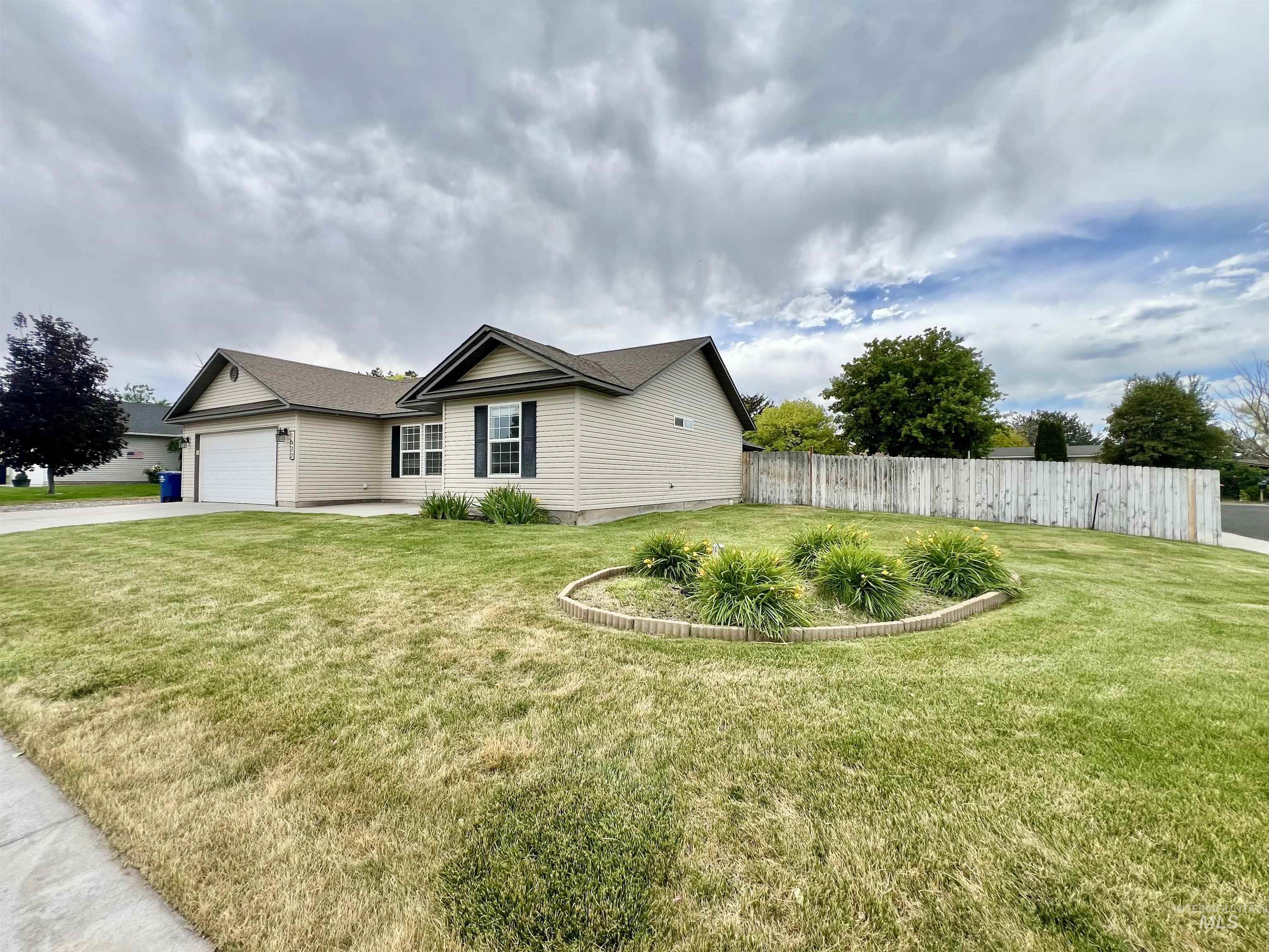 1522 Dana St Property Photo 3