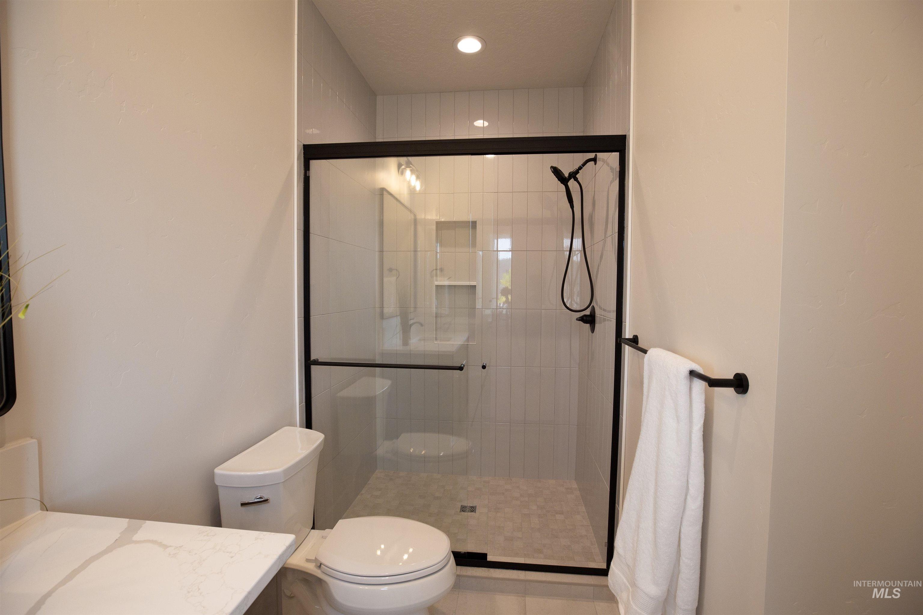 472 E Jarvis St Property Photo 35