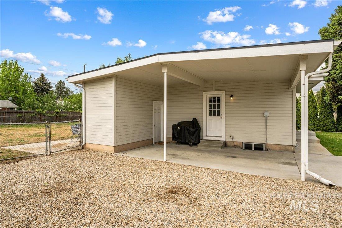 5613 W Gage St Property Photo 4