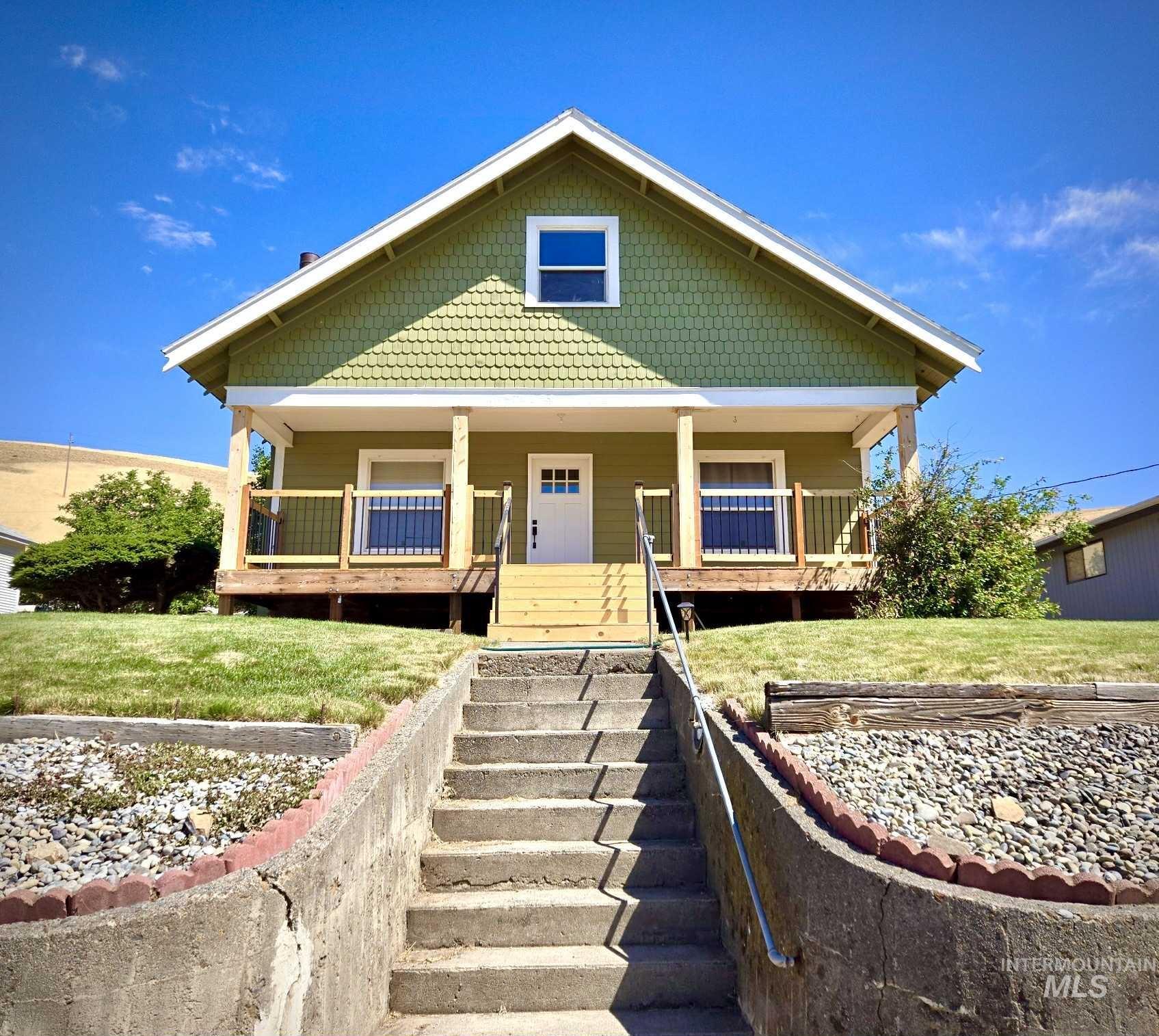 1549 Main Street Property Photo 1