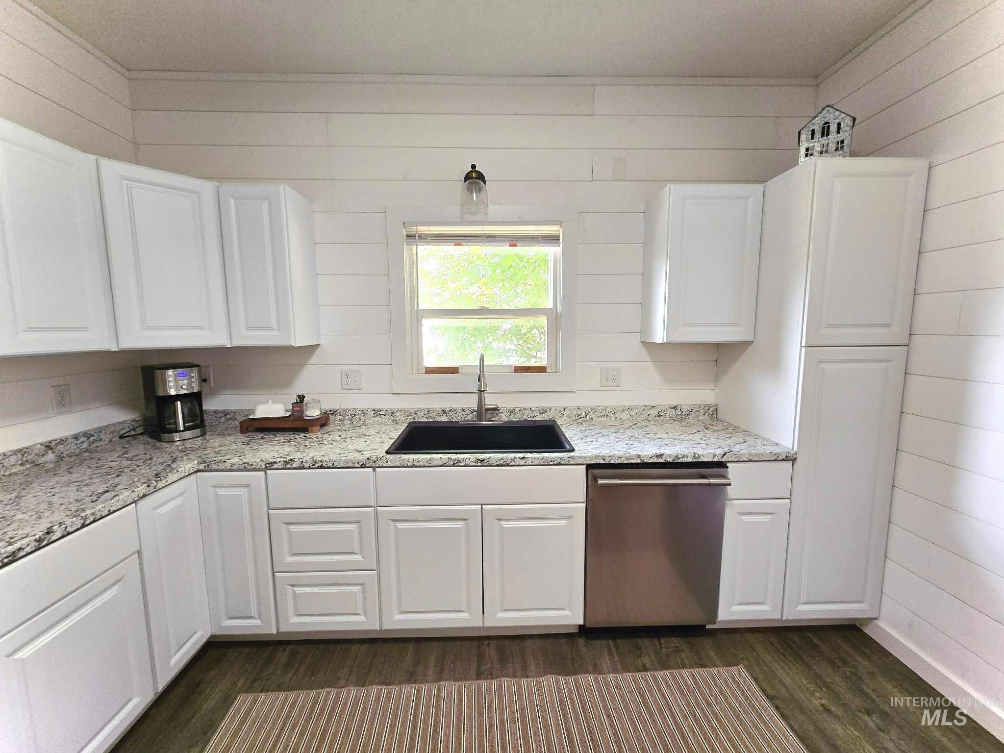 1549 Main Street Property Photo 3
