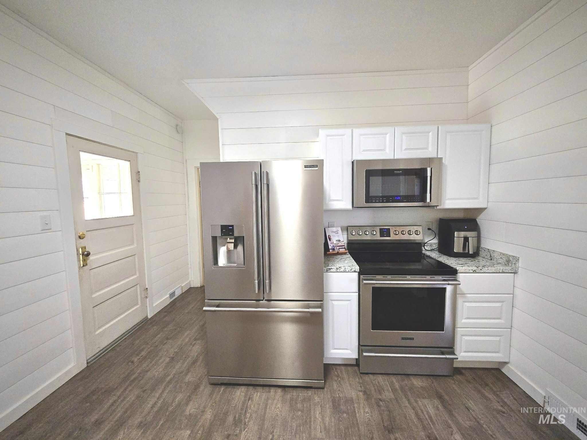 1549 Main Street Property Photo 4