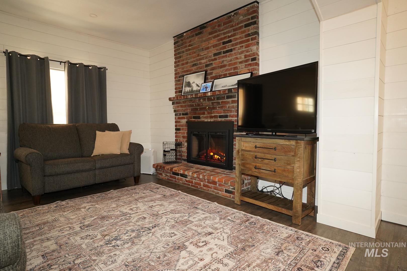 1549 Main Street Property Photo 5