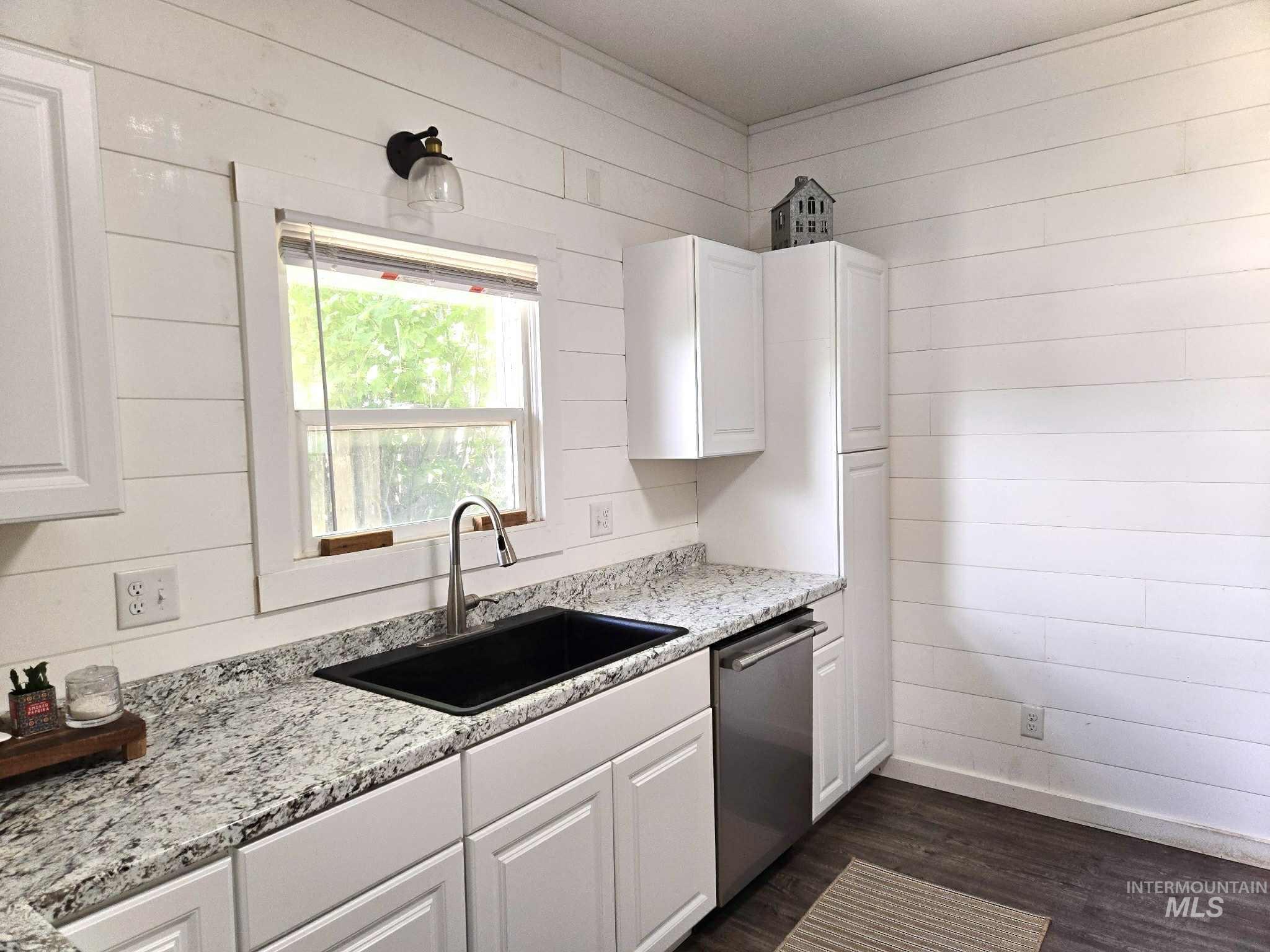 1549 Main Street Property Photo 9