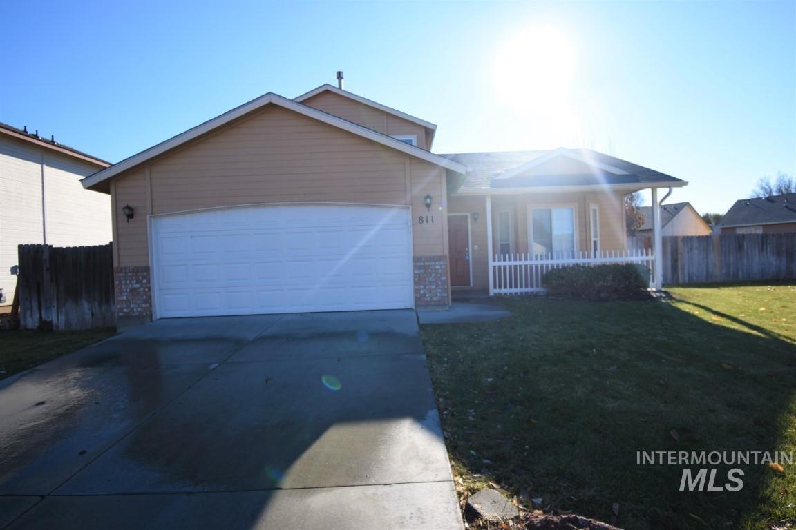 811 W Dewey Ave Property Photo 2