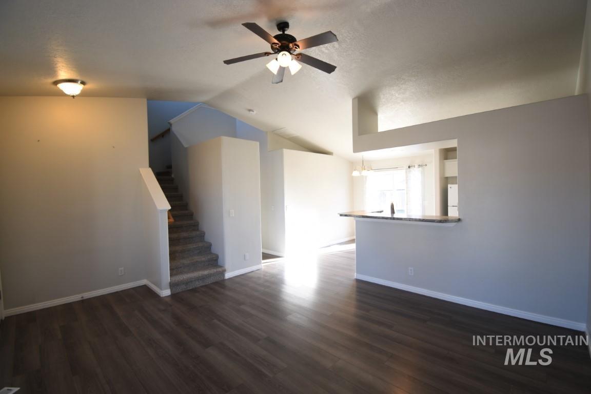 811 W Dewey Ave Property Photo 5