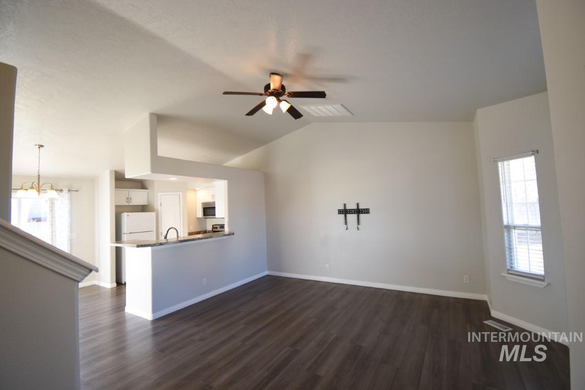 811 W Dewey Ave Property Photo 6