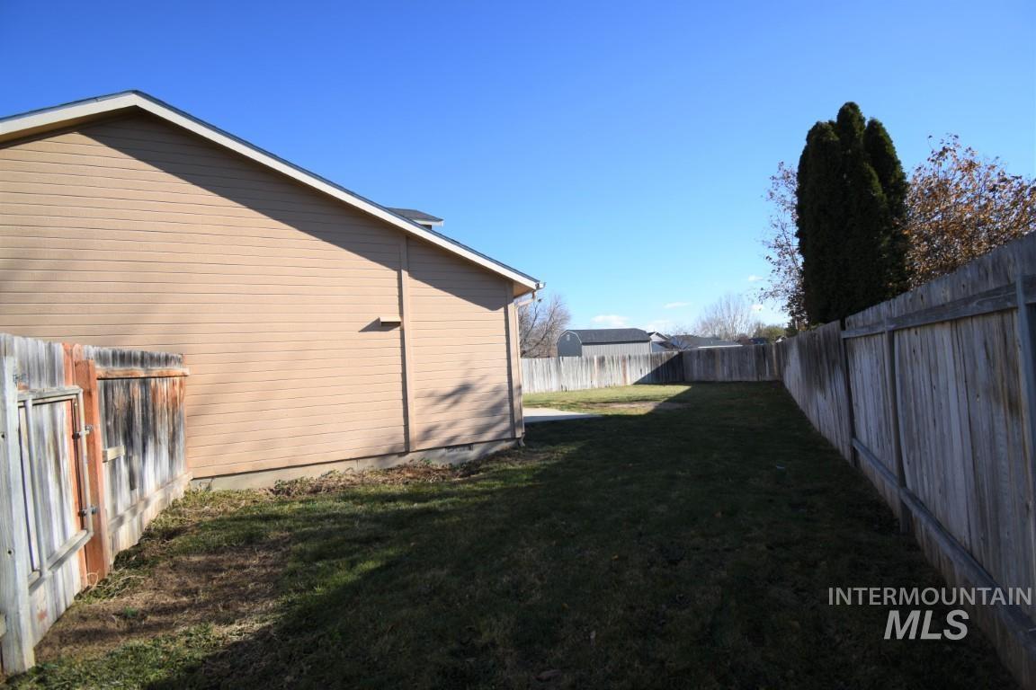 811 W Dewey Ave Property Photo 24