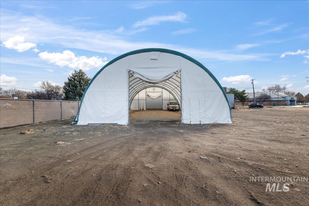 450 W Jackson Property Photo 4