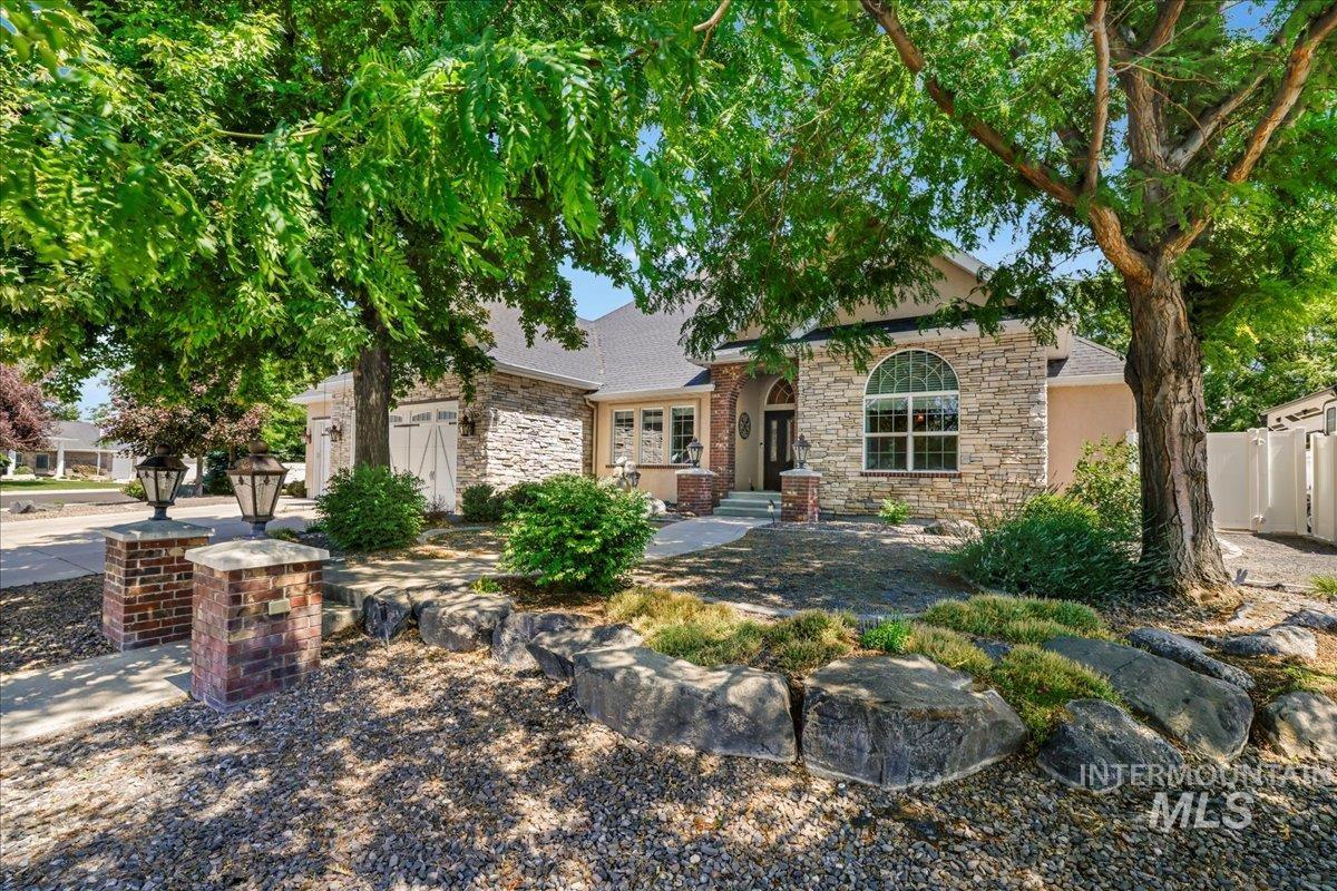 568 Boxwood Dr. Property Photo 2