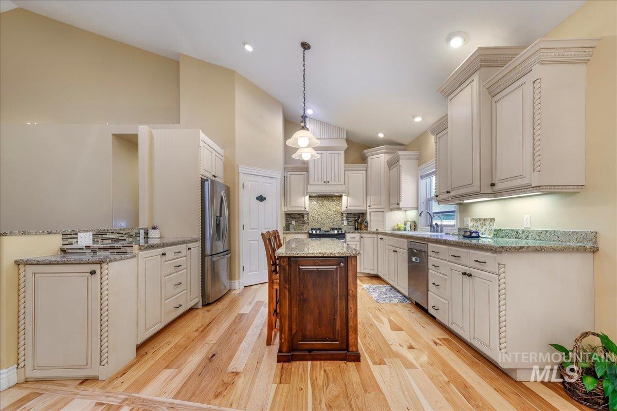 568 Boxwood Dr. Property Photo 13