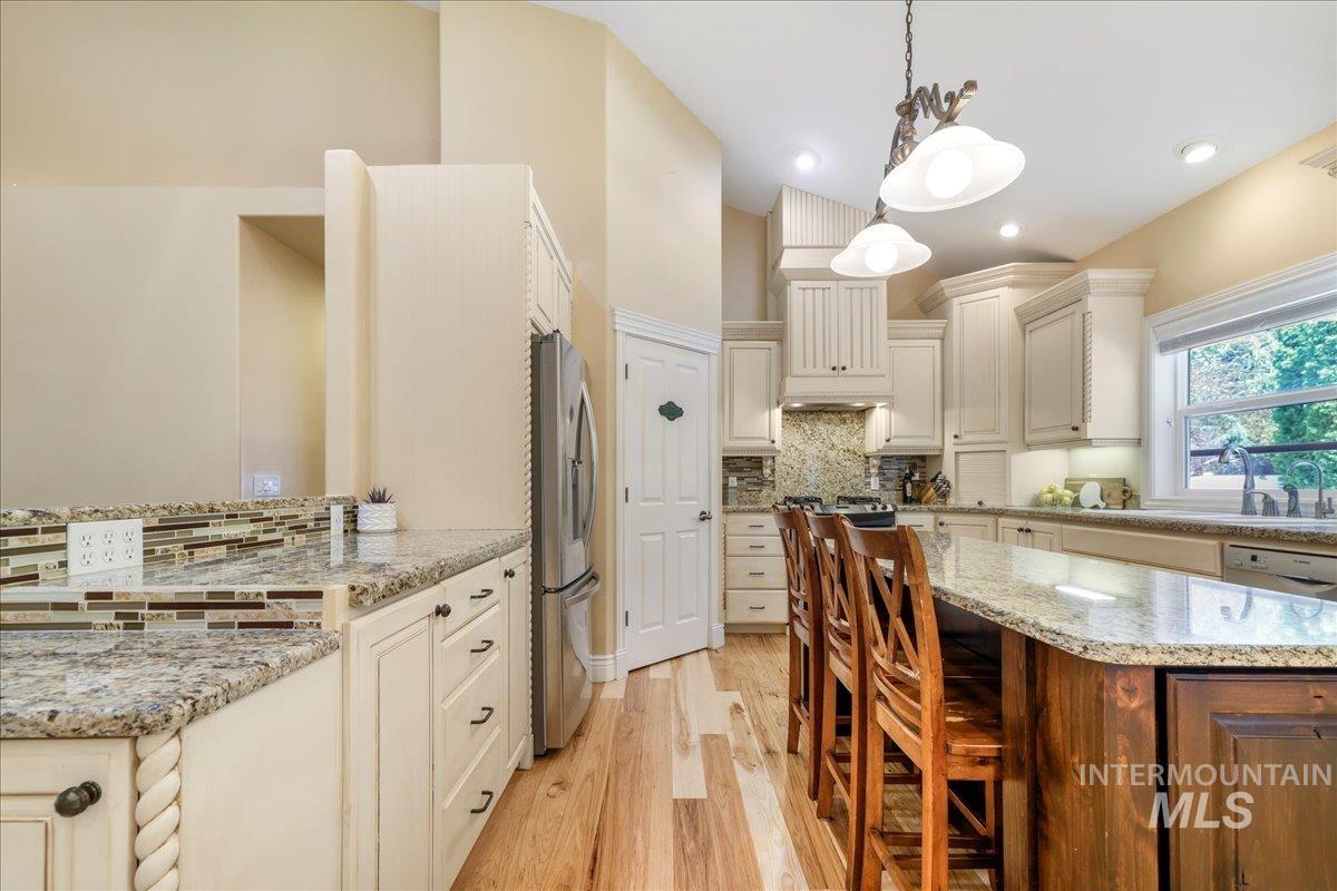 568 Boxwood Dr. Property Photo 14