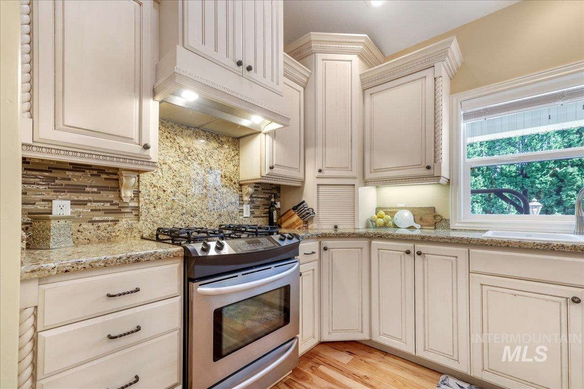 568 Boxwood Dr. Property Photo 15