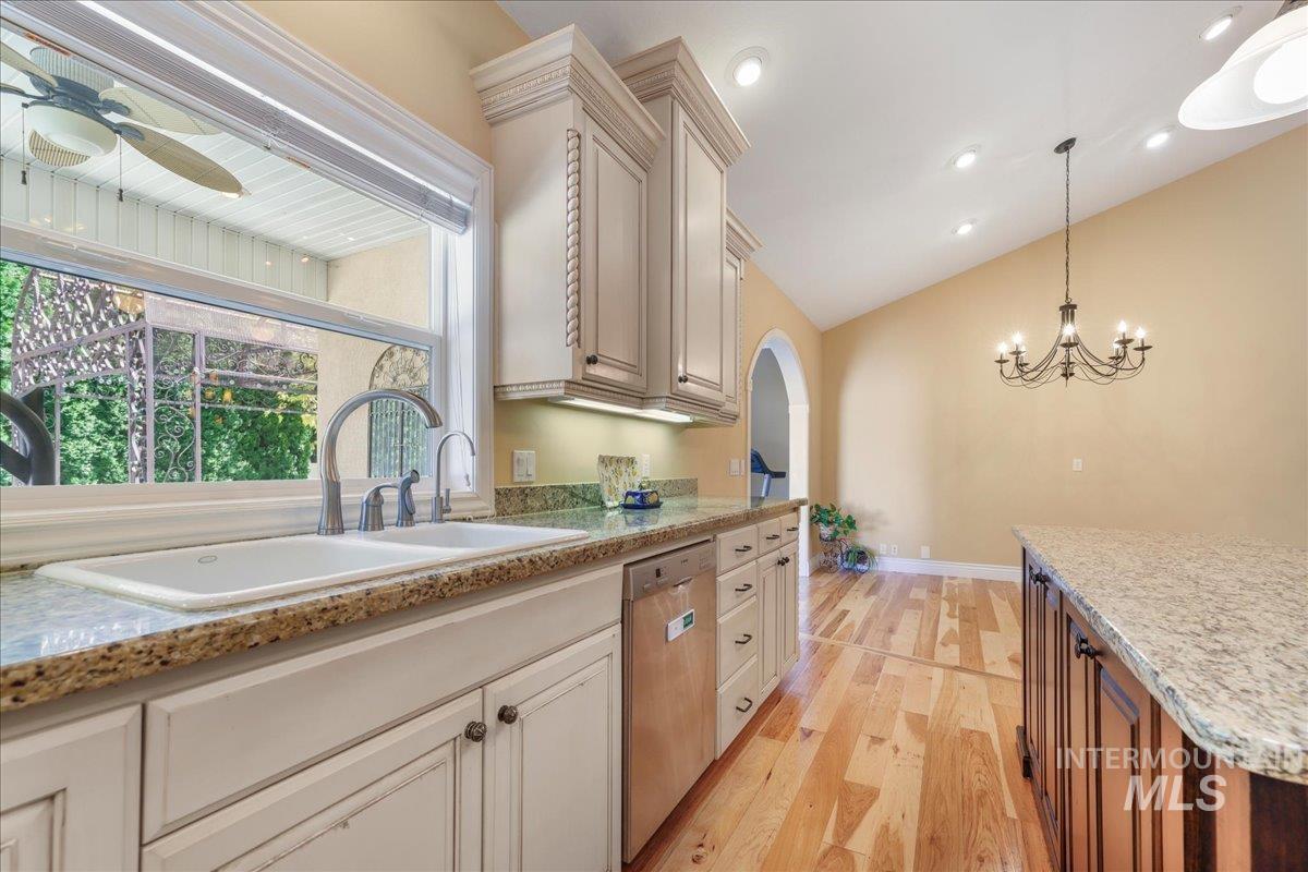 568 Boxwood Dr. Property Photo 17