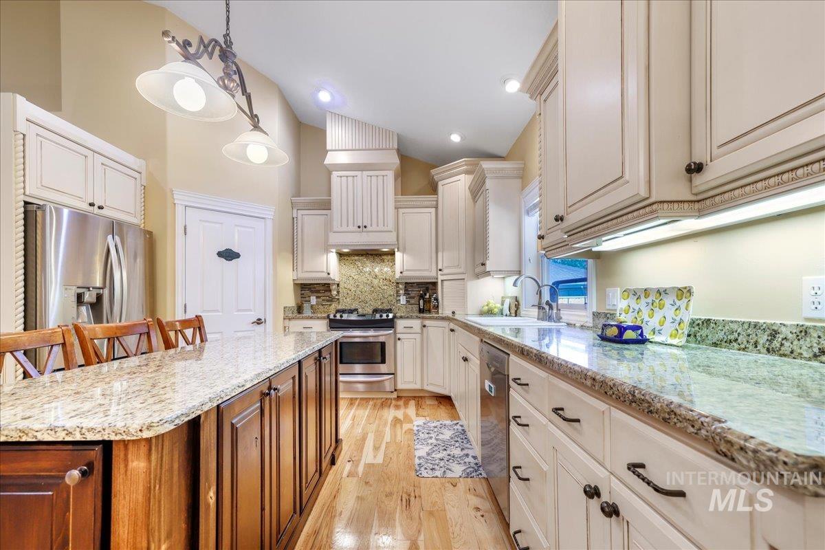 568 Boxwood Dr. Property Photo 18