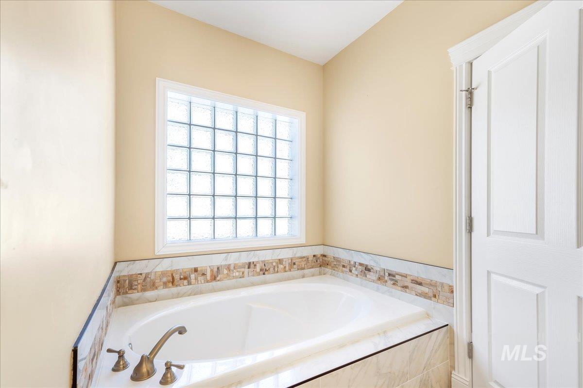 568 Boxwood Dr. Property Photo 26