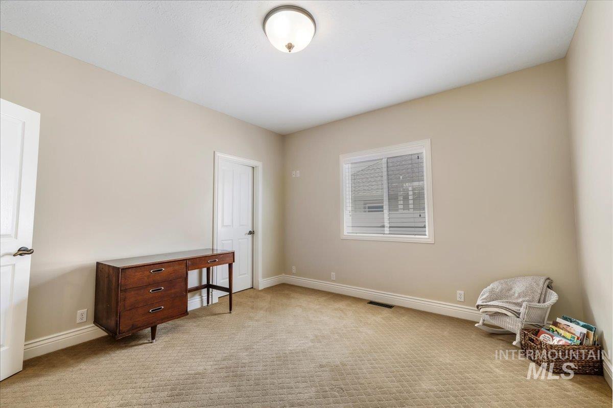 568 Boxwood Dr. Property Photo 27