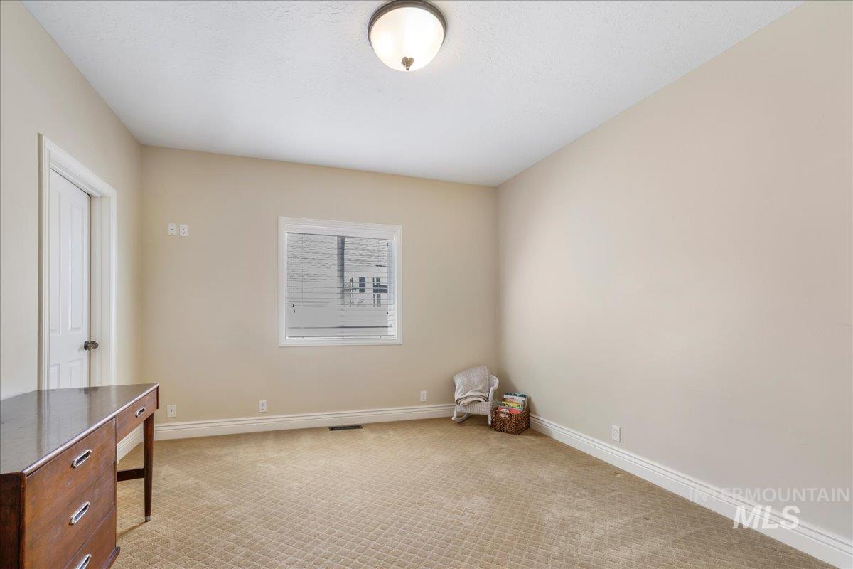 568 Boxwood Dr. Property Photo 28