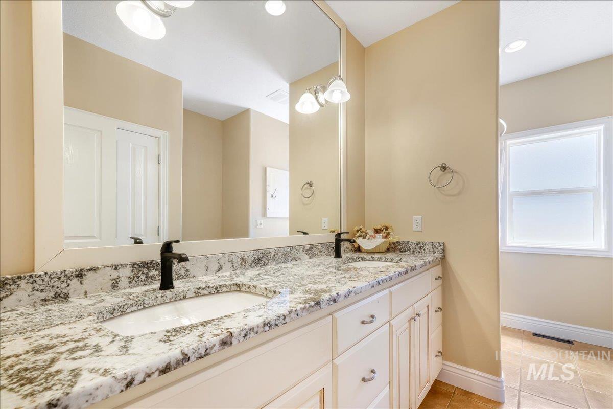568 Boxwood Dr. Property Photo 29
