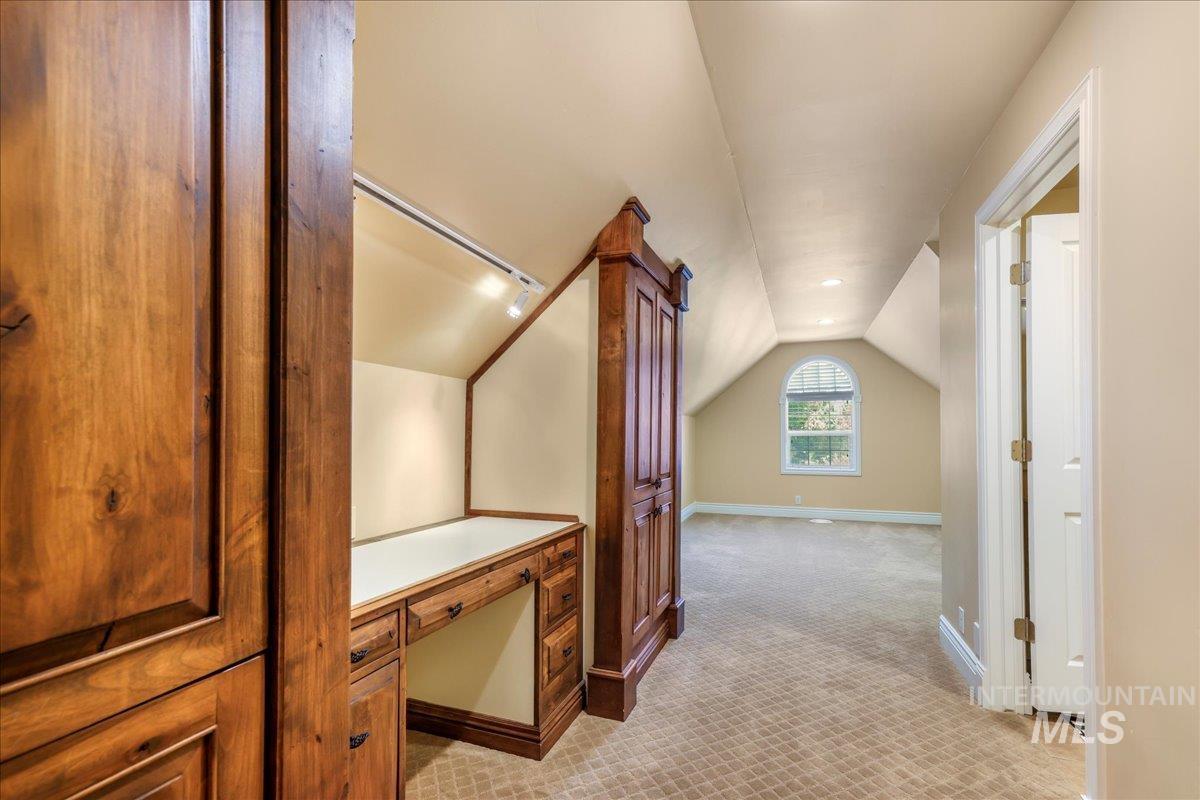 568 Boxwood Dr. Property Photo 32