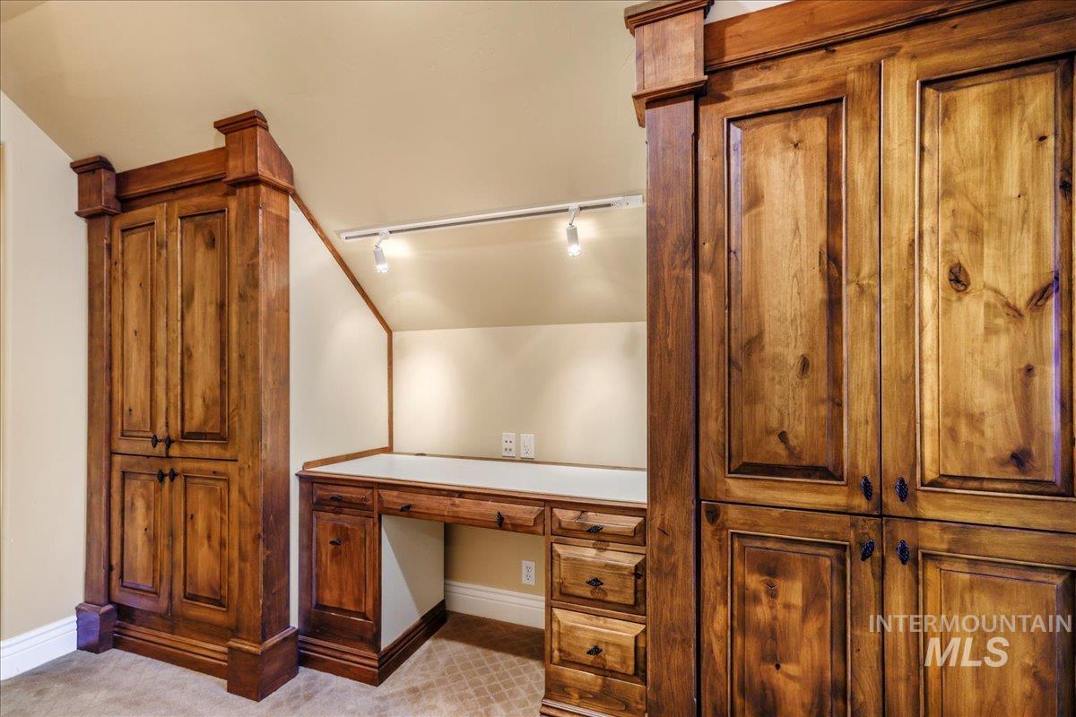 568 Boxwood Dr. Property Photo 33