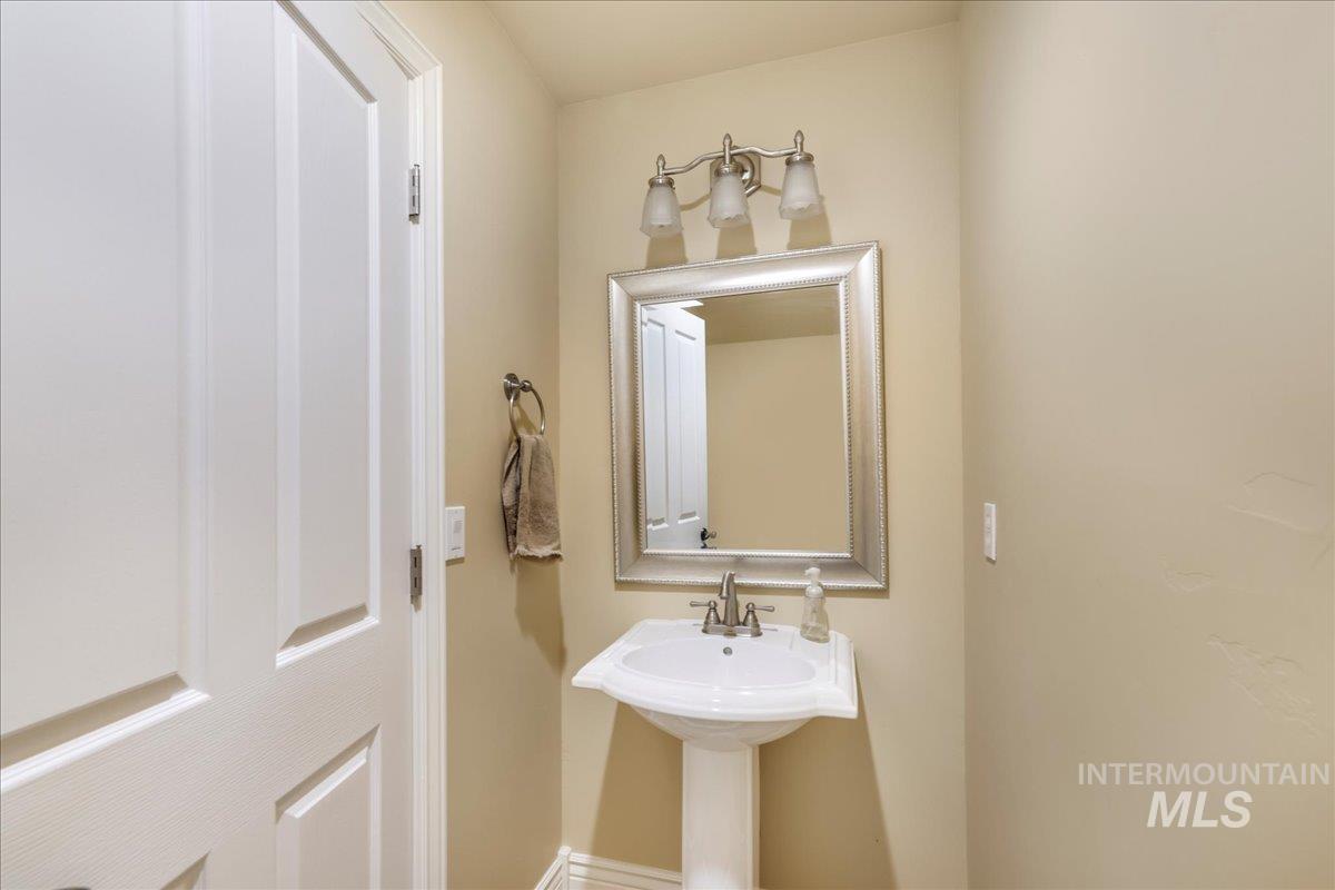 568 Boxwood Dr. Property Photo 36