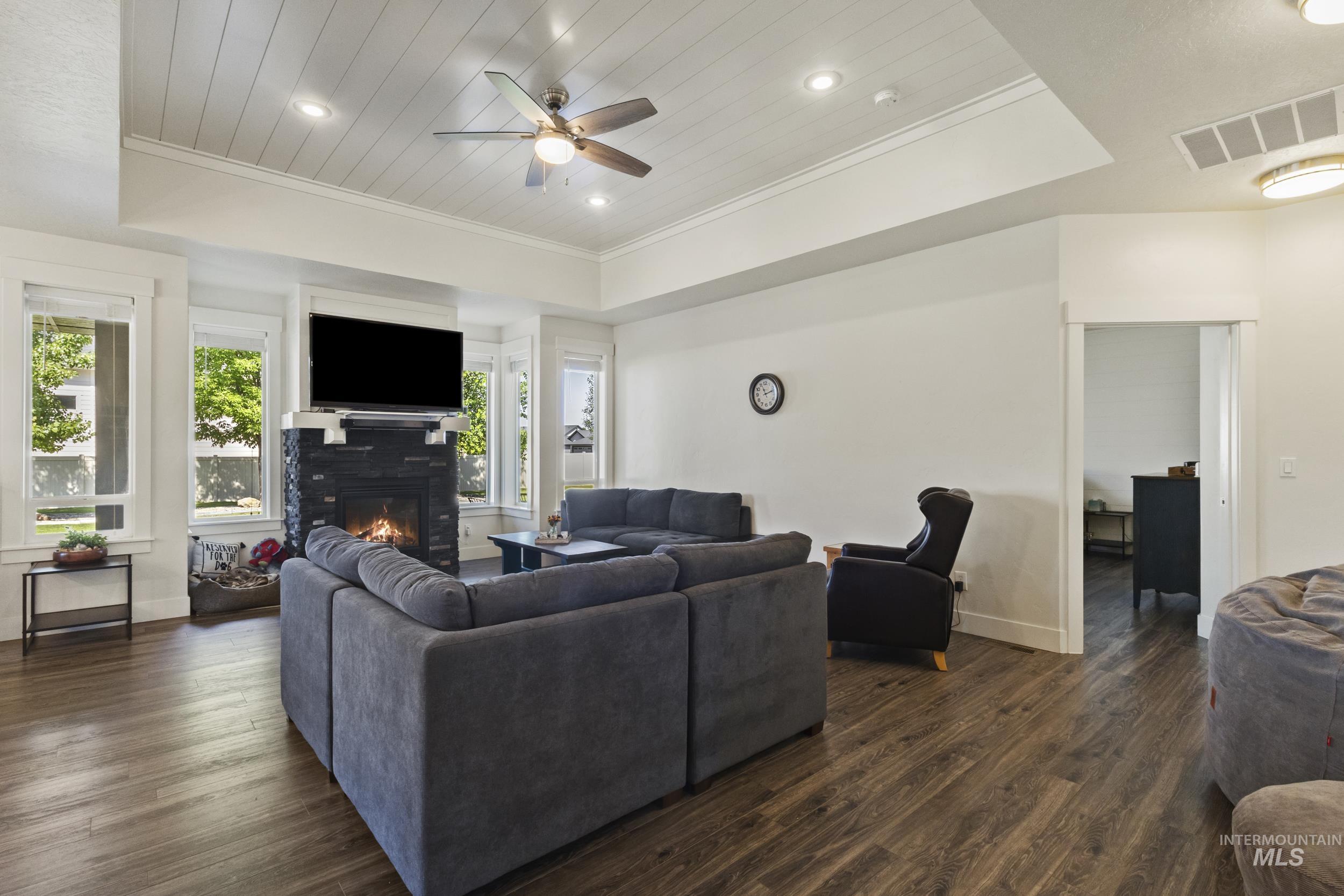 9935 Falls Point Way Property Photo 4