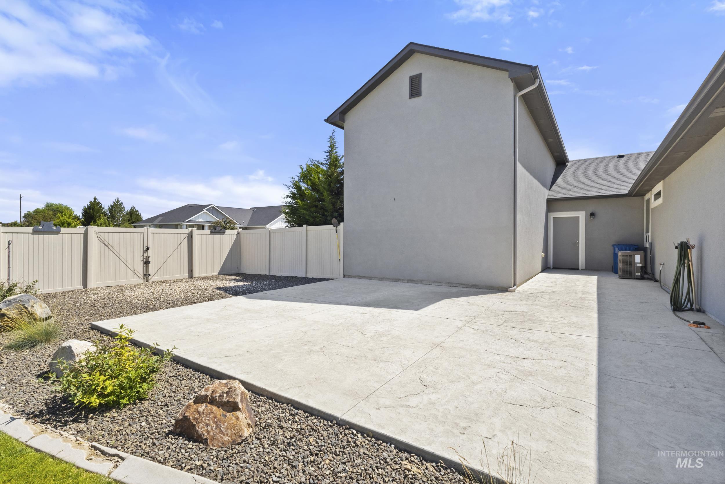 9935 Falls Point Way Property Photo 32