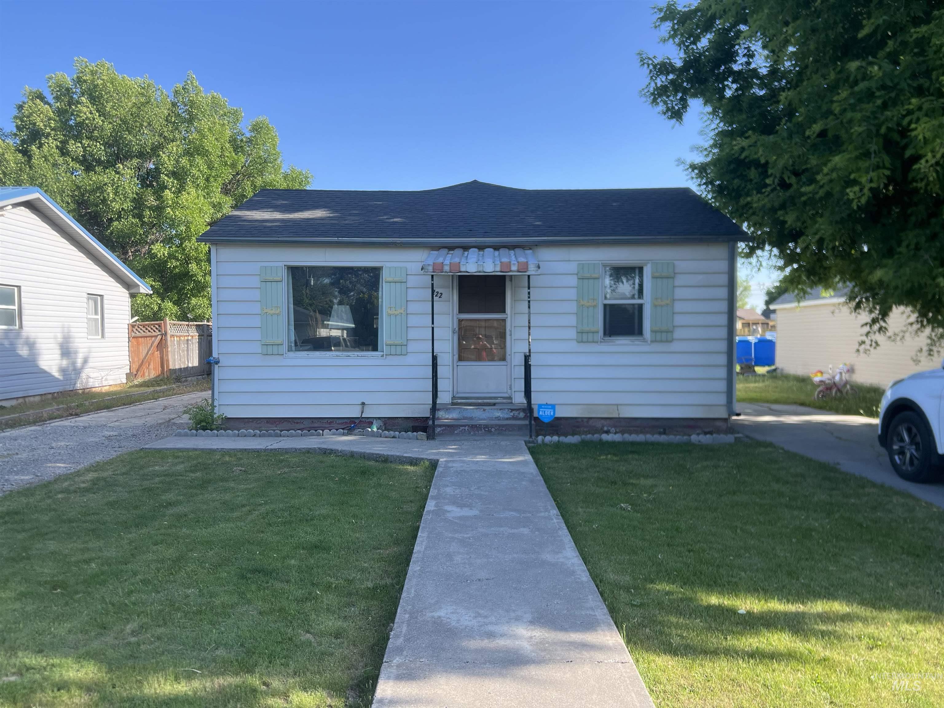 222 E Clark St Property Photo 1