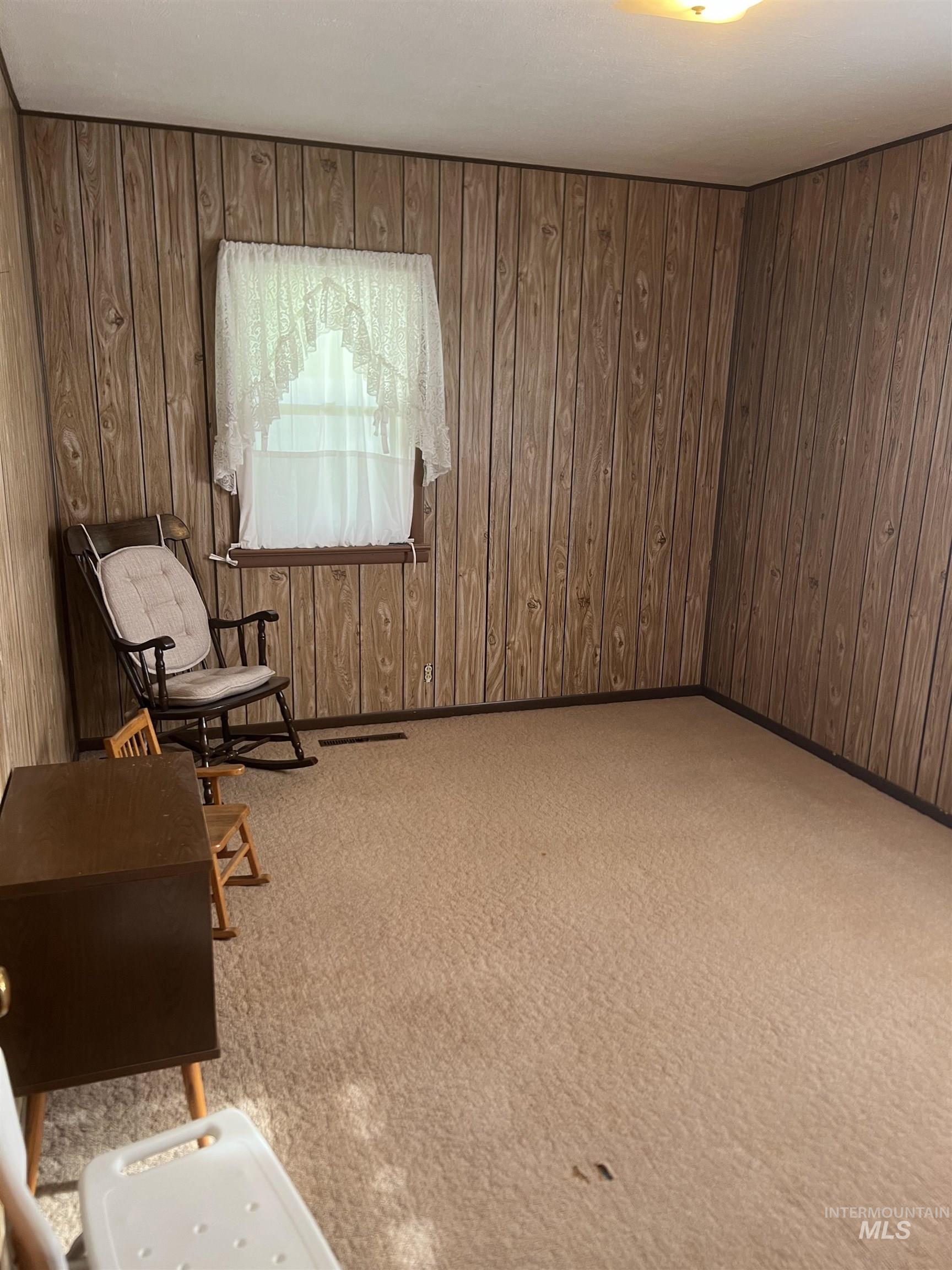 222 E Clark St Property Photo 8