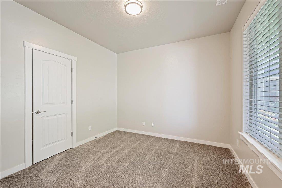 13265 Smithtown Ct Property Photo 6