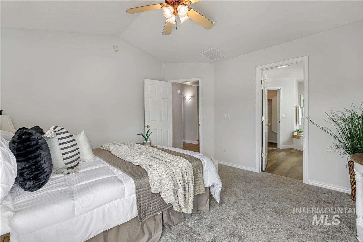 1075 Sawtooth Blvd Property Photo 16