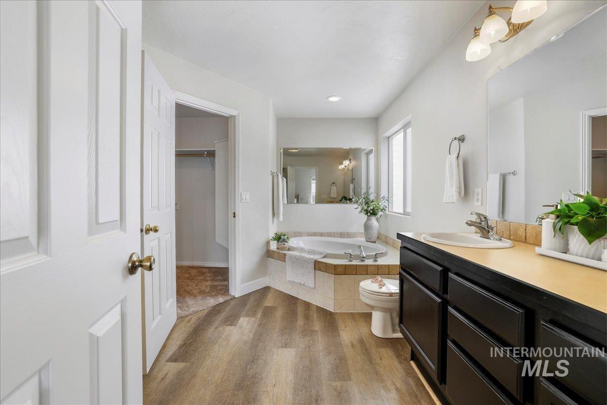 1075 Sawtooth Blvd Property Photo 18