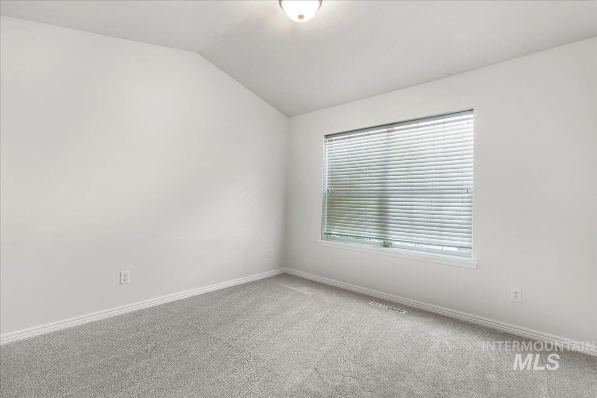1075 Sawtooth Blvd Property Photo 23