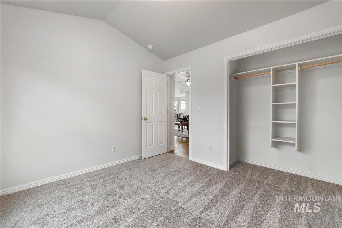 1075 Sawtooth Blvd Property Photo 24