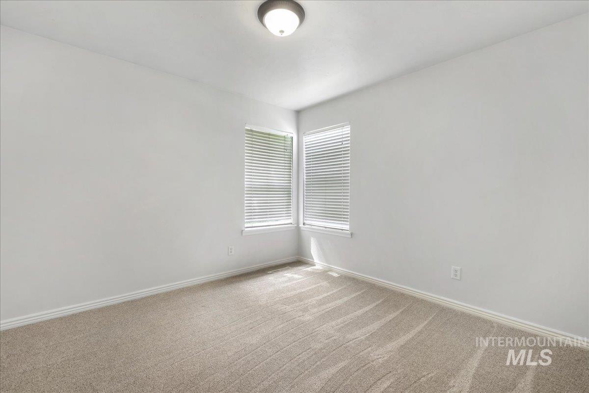 1075 Sawtooth Blvd Property Photo 26