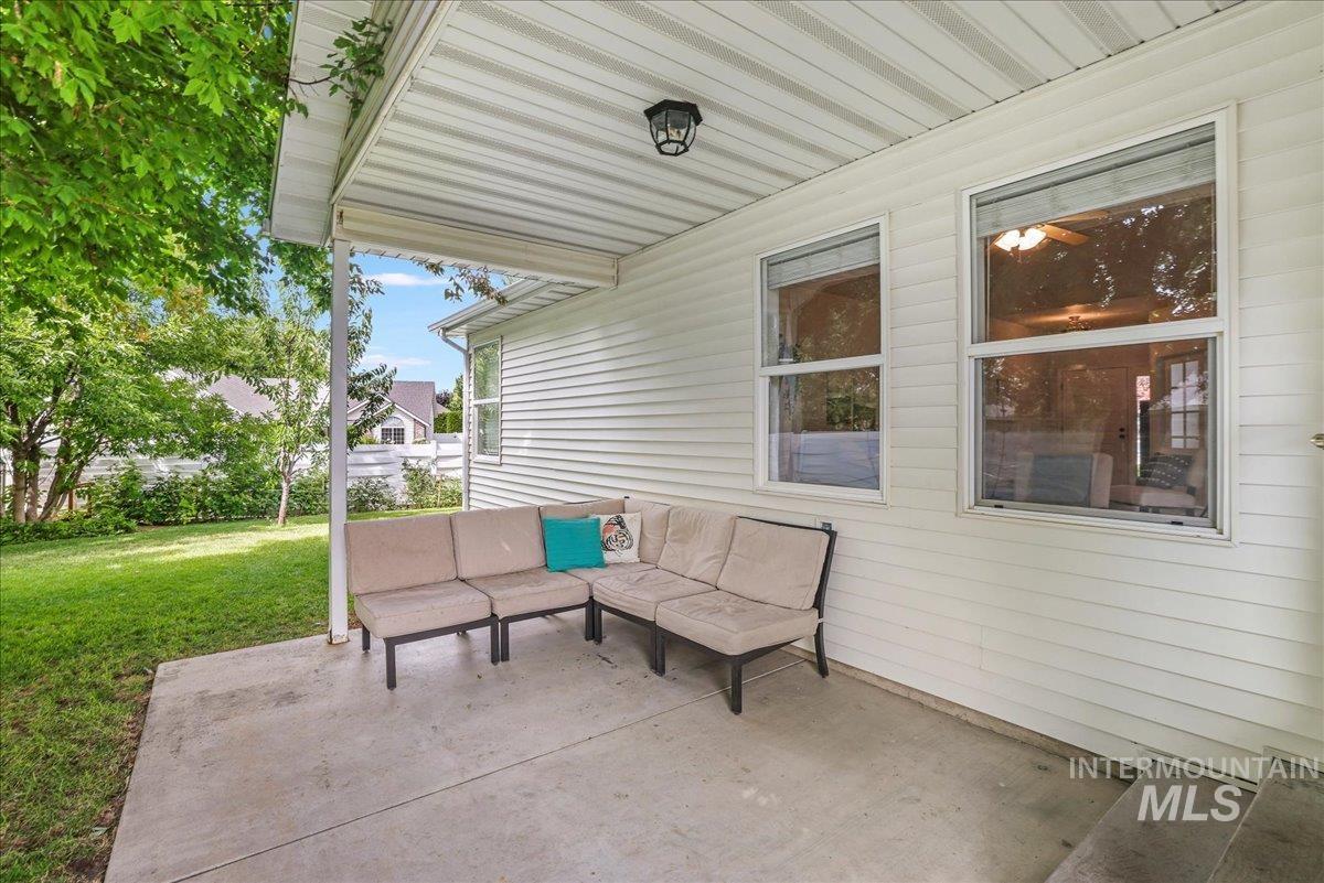 1075 Sawtooth Blvd Property Photo 32