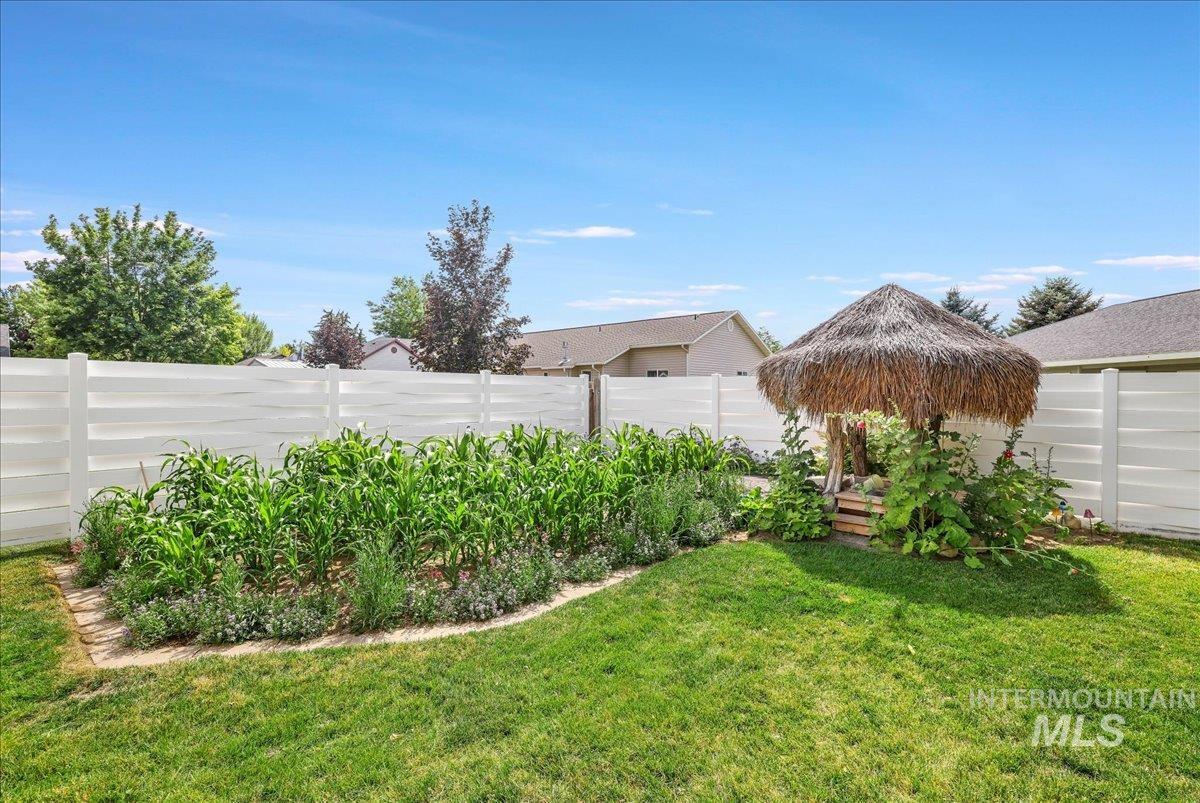 1075 Sawtooth Blvd Property Photo 36