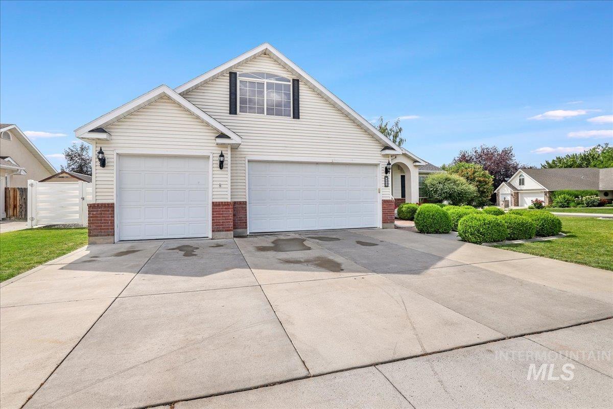 1075 Sawtooth Blvd Property Photo 37
