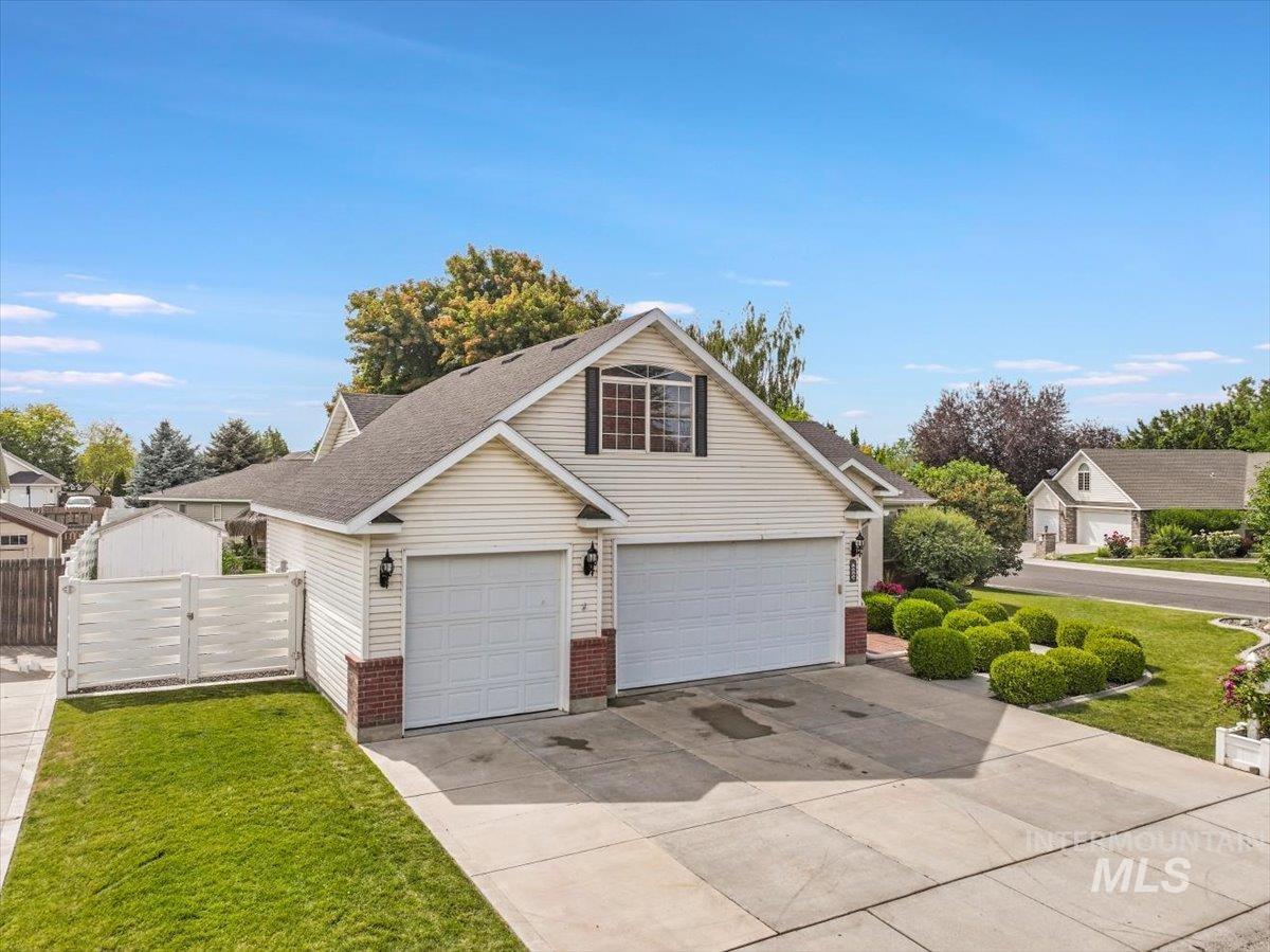 1075 Sawtooth Blvd Property Photo 39